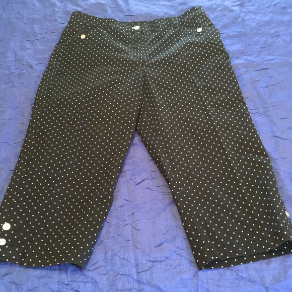 Karen Scott Pants - Karen Scott polka dot Capris